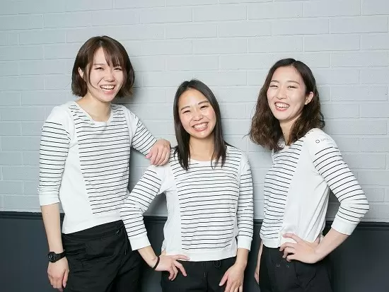 異業種・職種からの入社が多く、先輩後輩の垣根を超え助け合う風土が根付いています。