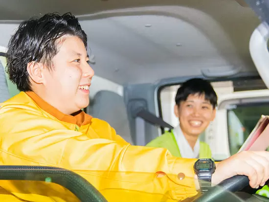 小型トラックは、普免があればOK！同乗研修で運転のコツを掴みましょう◎