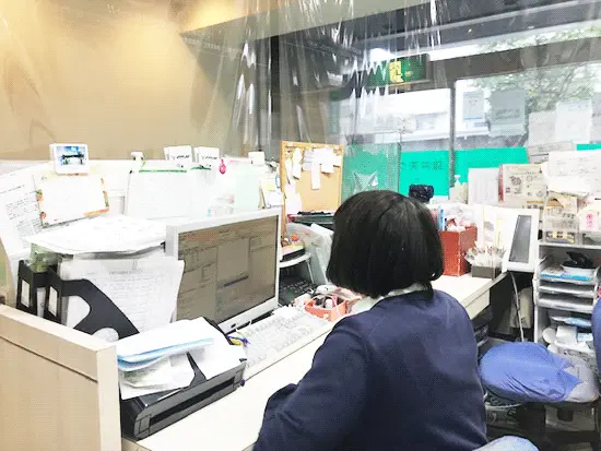 頼りになる先輩スタッフが隣でサポートしてくれますのでご安心ください。