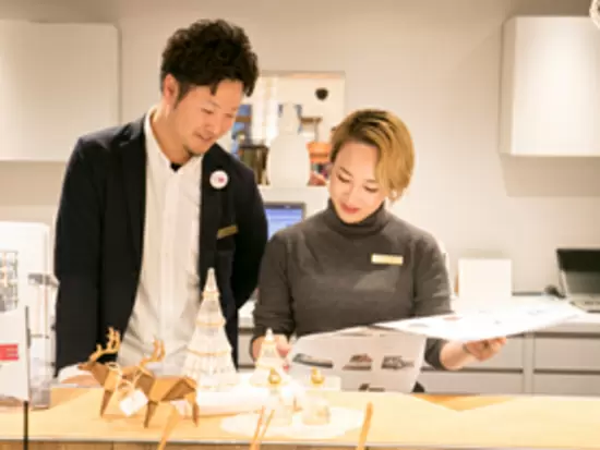 異業種・職種からの入社が多く、先輩後輩の垣根を超え助け合う風土が根付いています。