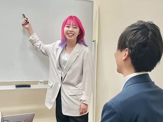 サービス知識、お客様に提案するスキルなどイチから教えていきます！