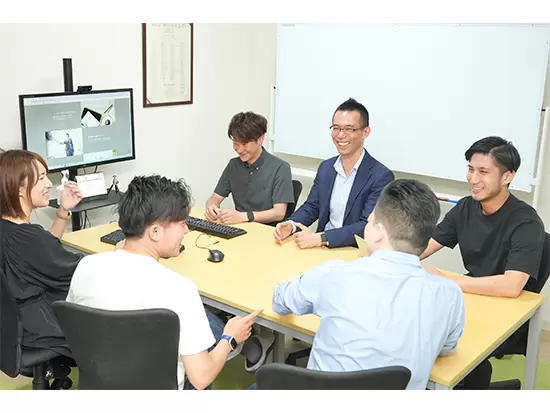 株式会社アンビシャス　大阪支社