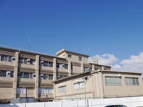歴史を刻み続けた本社と工場。ここで研修などを行います。