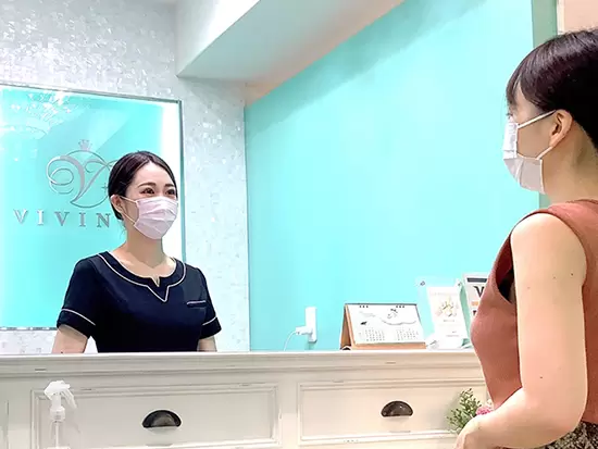 幅広い年齢層の女性が抱える美容のお悩みに向き合えるお仕事です。