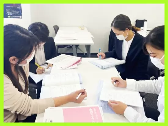 グループワークを行いながら1から研修します