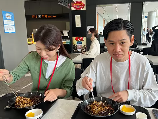 休憩中は仲良くランチ♪風通しの良いアットホームな職場です！