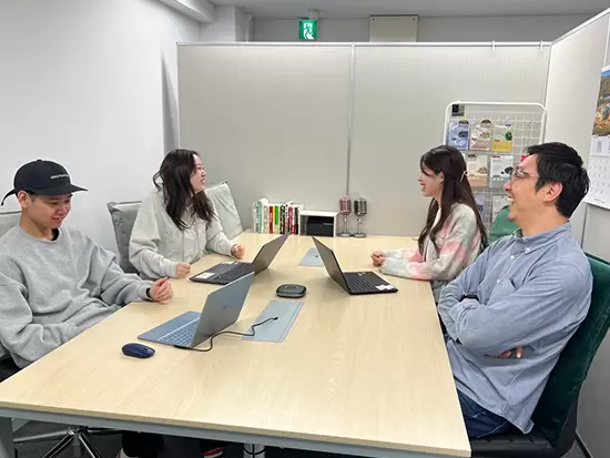 チームで業務に取り組むため、コミュニケーション力はかかせません！
