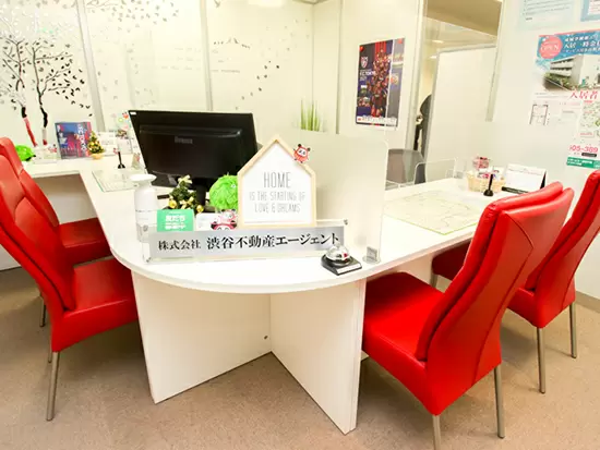 バックヤードだけでなく、お客様へのご案内など、アクティブな業務もお任せします！