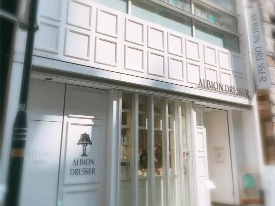 若い世代からシニア世代まで幅広い方にご愛用頂いている"ALBION"を取り扱っています！
