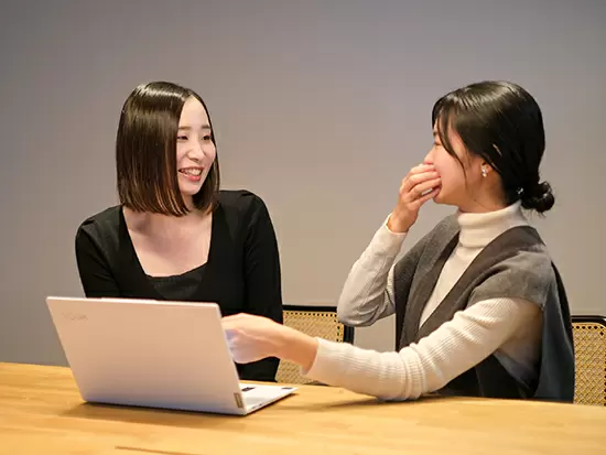 仕事で分からないことがあれば役職、年齢問わず相談できる環境です！