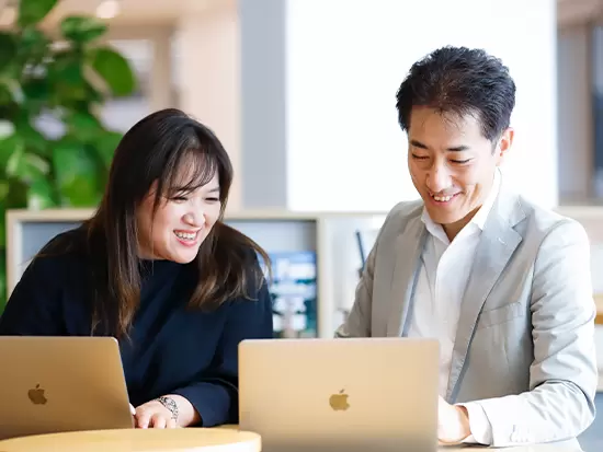 様々な専門分野を持つスペシャリストたちとチームを組み、大きな変革に挑みます。