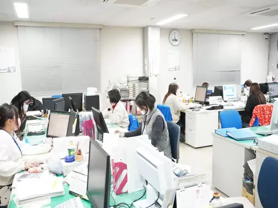 職場は和気あいあいとした雰囲気。あなたもすぐに馴染むことができると思います。