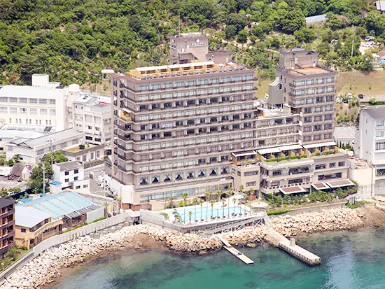 スタッフの9割が県外出身者！ ｢接客が好き｣｢リゾートに住みたい｣といった理由で入社を遂げています♪