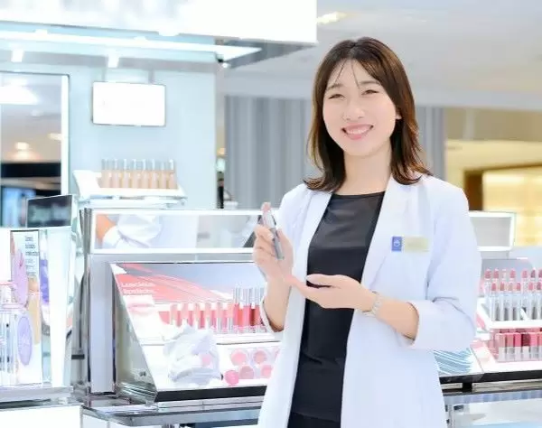 コスメ販売職【新宿店】未経験無資格OK＊賞与・社員登用あり＊異動なし