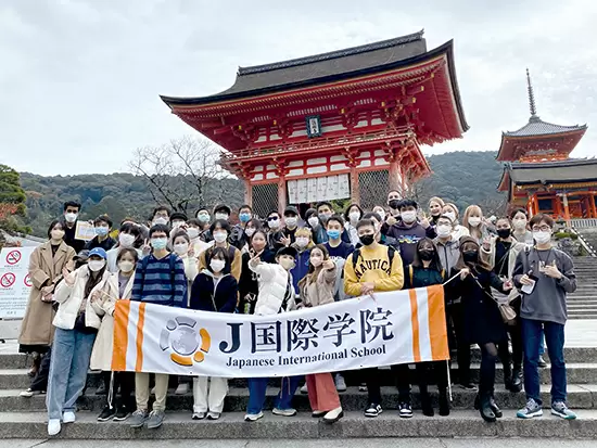 当社は留学生約500人､60カ国以上の 実績があり､常に30カ国以上の 学生が在籍しています｡