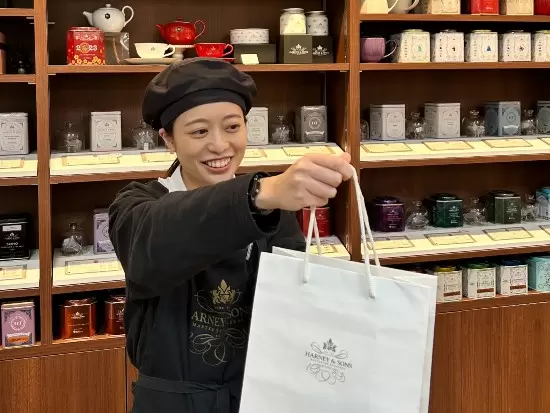 意欲次第では、店舗のエリアマネージャーとしてキャリアを積むこともできます。