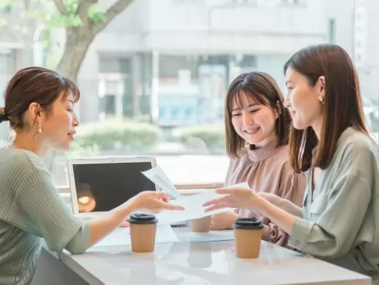 周りのスタッフと協力をしながら、スムーズ に業務をしていくことが大切です!