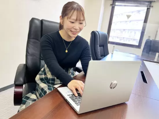 先輩はほとんどが未経験からのスタート。丁寧なOJT研修があるのでご安心を！