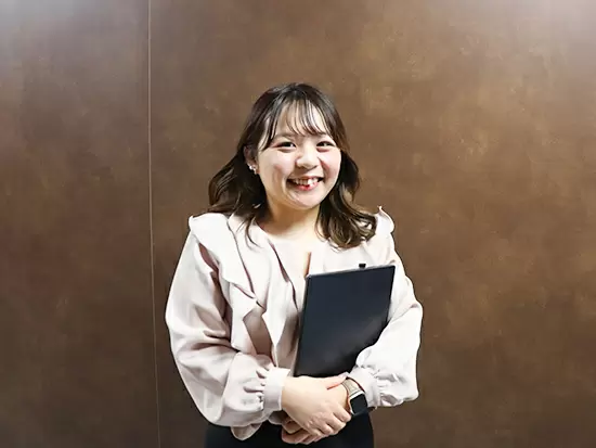 服装や髪型、ネイルなど自由でお洒落をすることが可能♪お洒落が大好きな方にピッタリ！