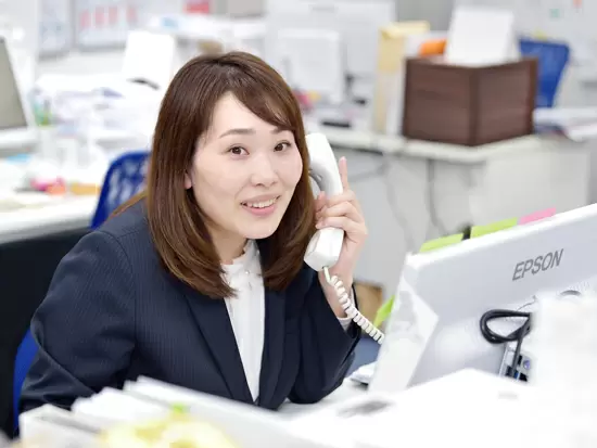 人との会話が多く発生するポジション！「もくもくと書類に向かうのはちょっと…」という方にはピッタリ！