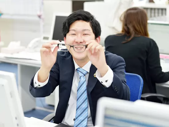 職場の雰囲気は良好！ときには談笑を楽しみながら、営業をサポートしていきましょう。