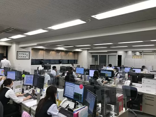 八丁堀駅から徒歩1分の超駅チカ！平均残業月5時間など働きやすさ◎