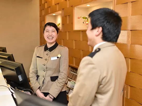 異業界から未経験で入社したスタッフも多数活躍中。先輩がしっかりサポートしますのでご安心ください。