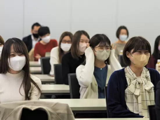 社内研修も充実しています♪ 先輩社員が講師となって研修を行うことも…？？