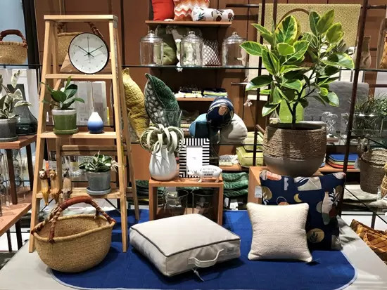 販売スタッフが売り場づくりまで携わり、幅広く活躍！新規店舗オープンも続々控えています！