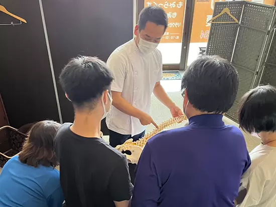 定期的に情報共有を行う勉強会があるので、日々成長していける環境です。