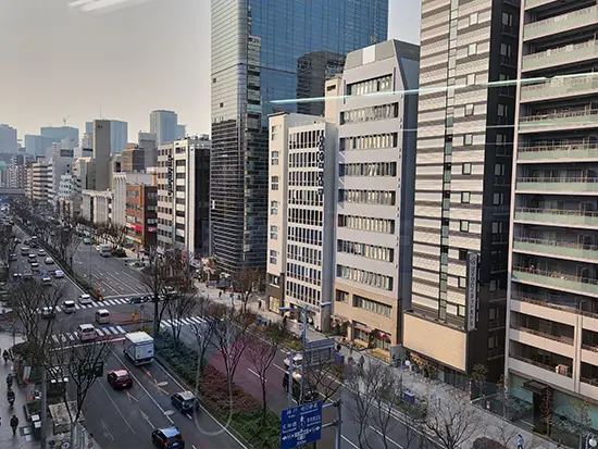 南森町駅、大阪天満宮から徒歩5分。窓がたくさんあるオフィスからの景色がきれいです♪