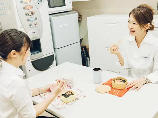 チームワーク抜群！コミュニケーションの取りやすいメンバーばかりなので、新人さんもすぐなじめるはず！