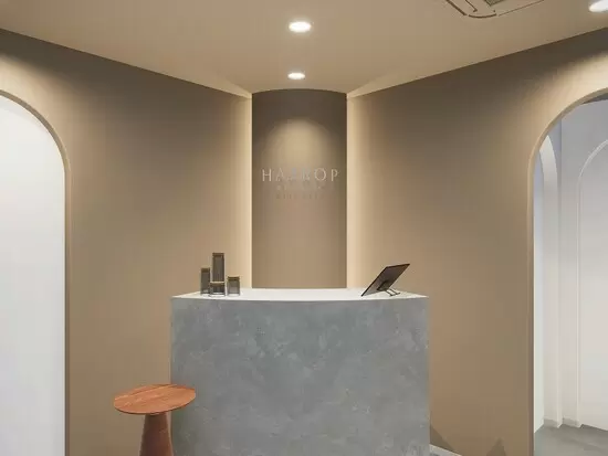 5月中旬に銀座店がOPEN♪シックなエントランスでお客様をお迎えします！