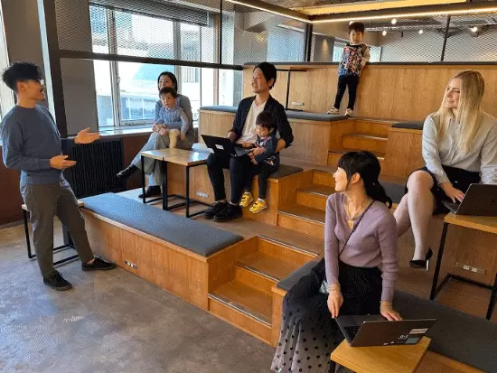 外国人スタッフや英語を話せる日本人スタッフで構成されている、グローバルな当社！