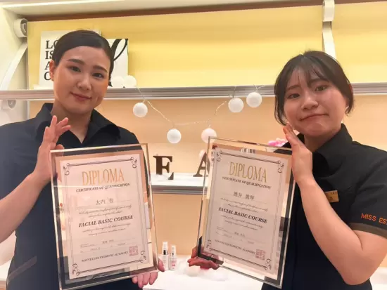 肌タイプに応じた化粧品が充実！専門知識を身に付けた先では、フランスのエステ公認資格の取得も可能です！