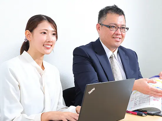 保護者や生徒のフォローも大切なお仕事。講師とは違う目線から課題解決に寄り添います。