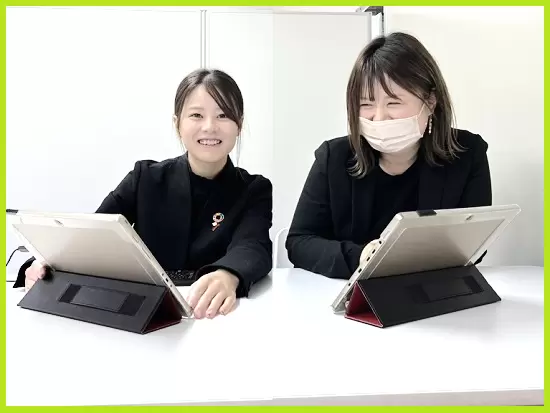✿仕事上の不明点や疑問点は、誰かが必ず寄り添ってくれます。こんなシーンも毎日当り前の風景です。