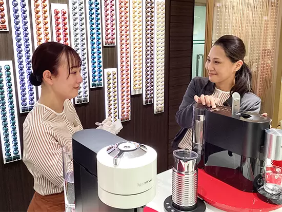 多くのお客様との会話を楽しみながら、接客スキルや知識を高めていけます。