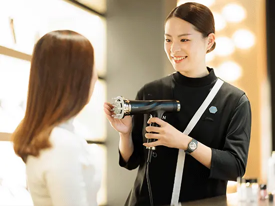 魅力が詰まった製品の説明を、じっくり時間をかけて行っています。