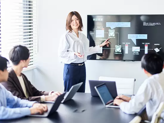 代表を含めた全員が同じオフィスで働いているため、分からないことがあれば気軽に質問できます！