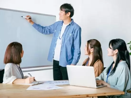 周りのスタッフと協力をしながら、スムーズ に業務をしていくことが大切です!