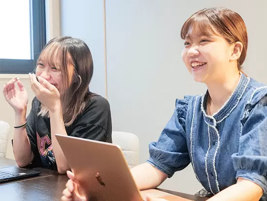20代が活発に意見交換やアイデアを出し合いながら活躍する若く勢いある組織です！