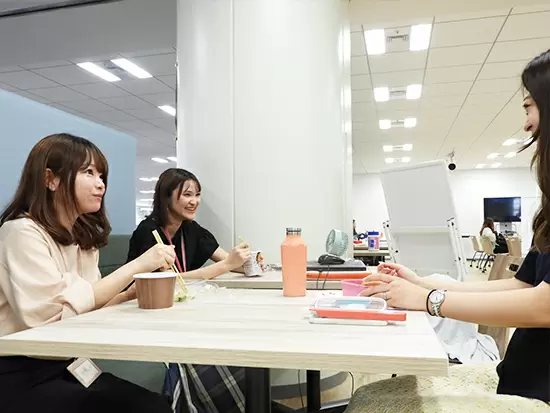 休憩中は笑いが絶えないということも多く、誰でも馴染みやすい職場です。