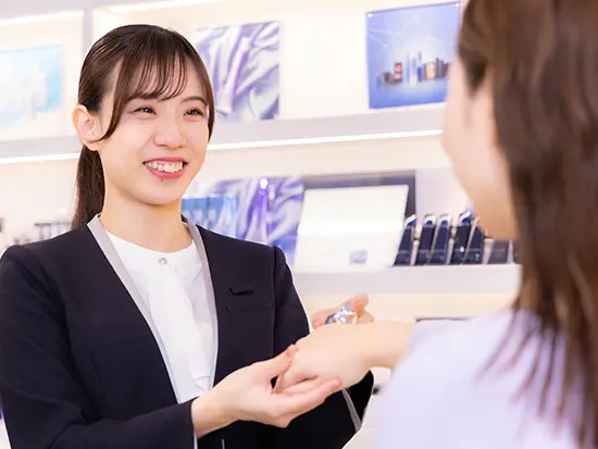 個人ノルマがなく、お客様ファーストで接客できます♪