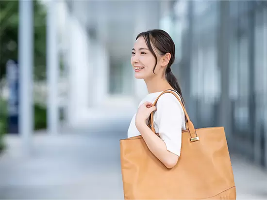 年休124日、水曜日のノー残業デー、短時間勤務制度など女性が長く働ける環境を整えてお待ちしています！