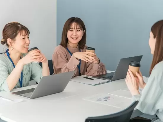 ランチ支給☆他愛ない話で盛り上がりながら働けるアットホームな職場です！