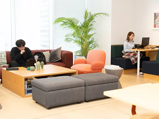 大阪本社は梅田のWeWork／キレイなオフィス◎
