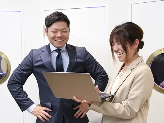 仕事は基本的に一人で進めますが、チームで共通の目標を持ち程よい距離感で連携しているのも安心要素です♪