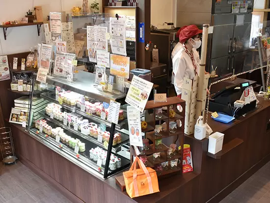 お客様とのコミュニケーションも活発です！地域密着型ならではの親近感が魅力です！