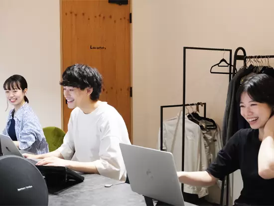20～30代の同世代が多く、気の合う仲間たちと毎日楽しく働いています♪
